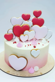 Торт с маленькими сердечками