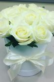 Красивые белые розы с днем рождения