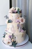 Торт с эустомами свадебный