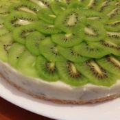 Торт украшенный киви
