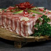 Торт в виде мяса