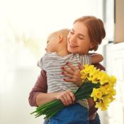 С праздником мам сыновей