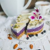 Торт лавандово черничный