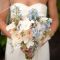 Свадебный букет с голубыми цветами