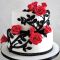 Черный торт с красными розами