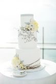 Торт свадебный в стиле минимализм