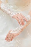 Свадебные перчатки для невесты