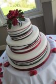 Свадебный торт красный