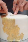 Торт с фольгой золотой