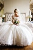 Невеста в пышном свадебном платье