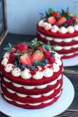 Торт с ягодами внутри