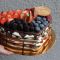 Торт медовый с ягодами