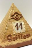 Торт в виде египетской пирамиды