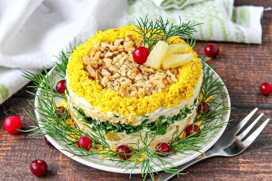 Салат невеста с копченой курицей и плавленным сыром