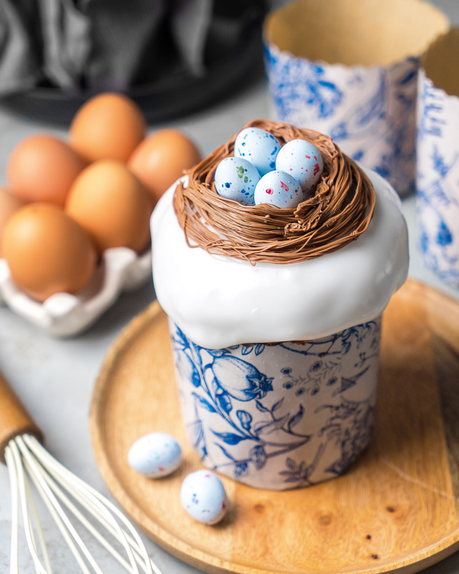Украшение куличей гнездом с яйцами