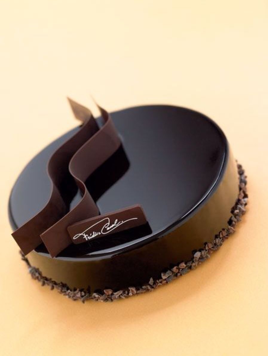 Украшение муссового торта шоколадом