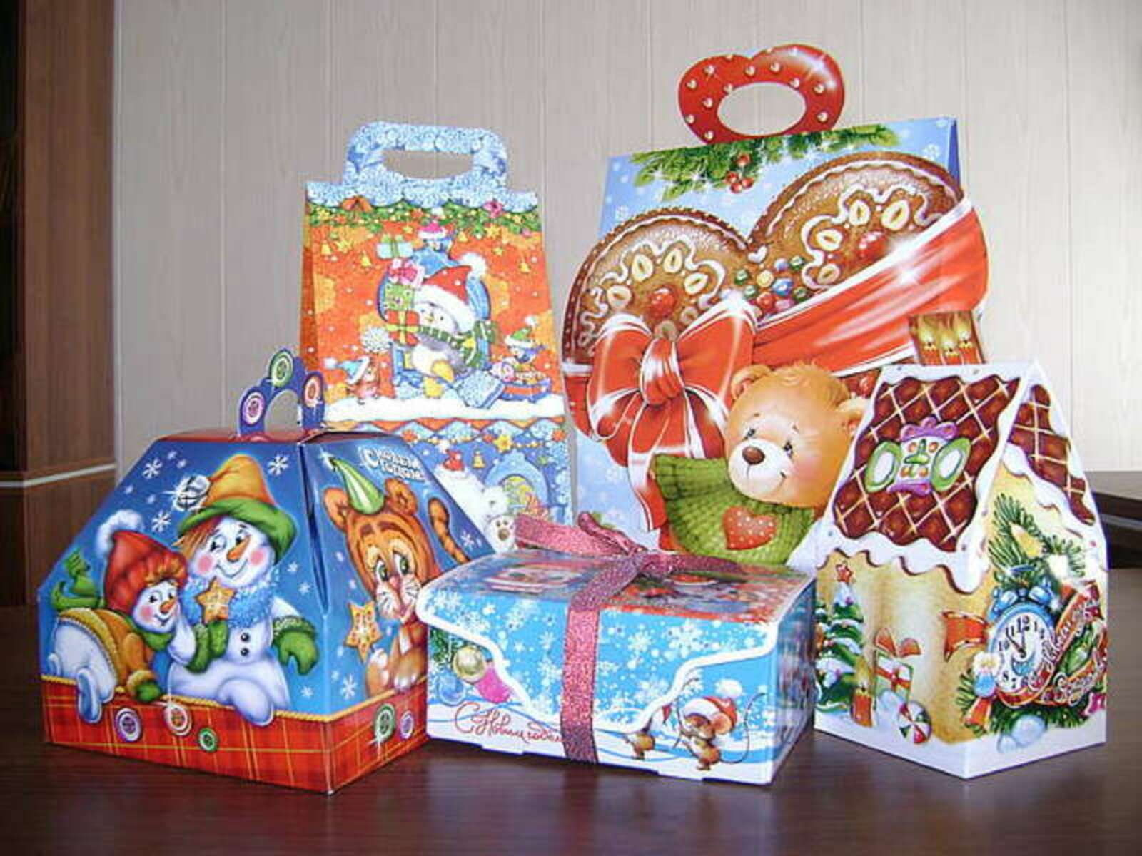 Новогодние подарки для детей сладкие
