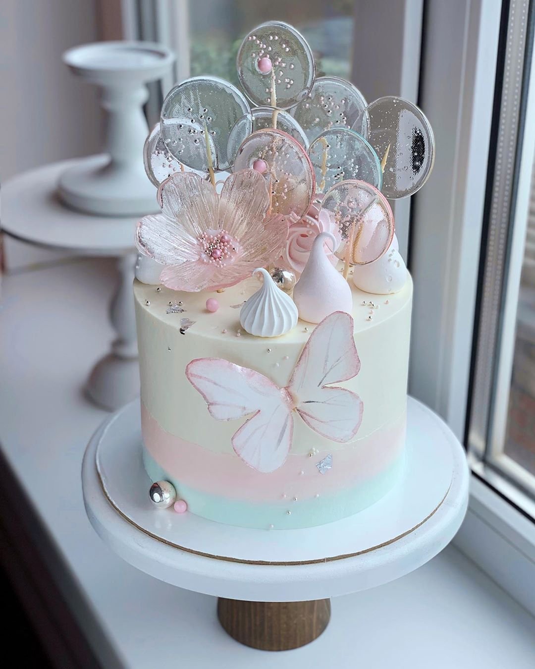 Украшения из вафельной бумаги. Торт «бабочки». Нежный тортик. Декор торта с бабочкаками. Красивый нежный торт для девочки.
