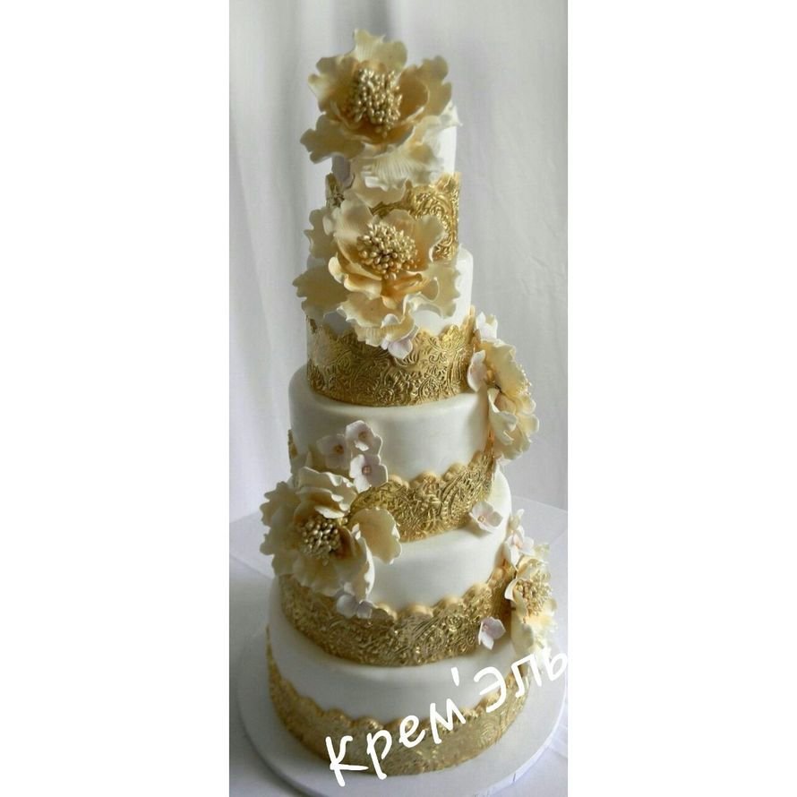 Оформление свадебного торта гибким кружевом из айсинга фото