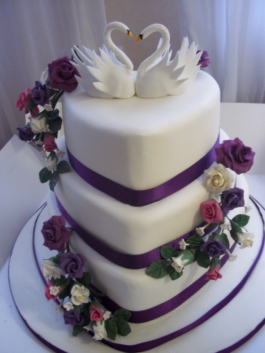 Свадебный торт одноярусный фиолетовый