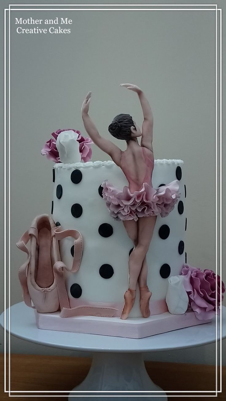 Торт балерина красная