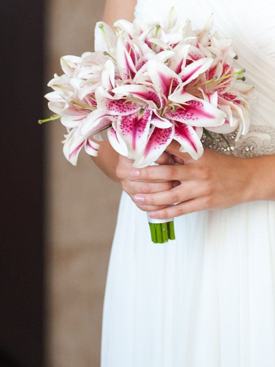 Букет невесты каллы лилии альстромерия