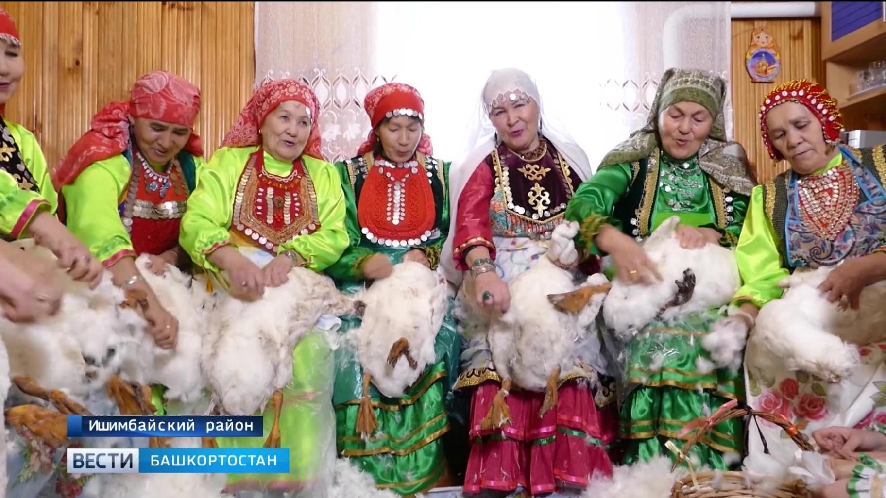 В русском селе традиция взаимопомощи. Каз омэсе праздник гусиного пера. Татарские народные праздники каз омэсе. Каз Умахэ праздник башкир. Каз омэсе праздник гусиного пера у башкир.