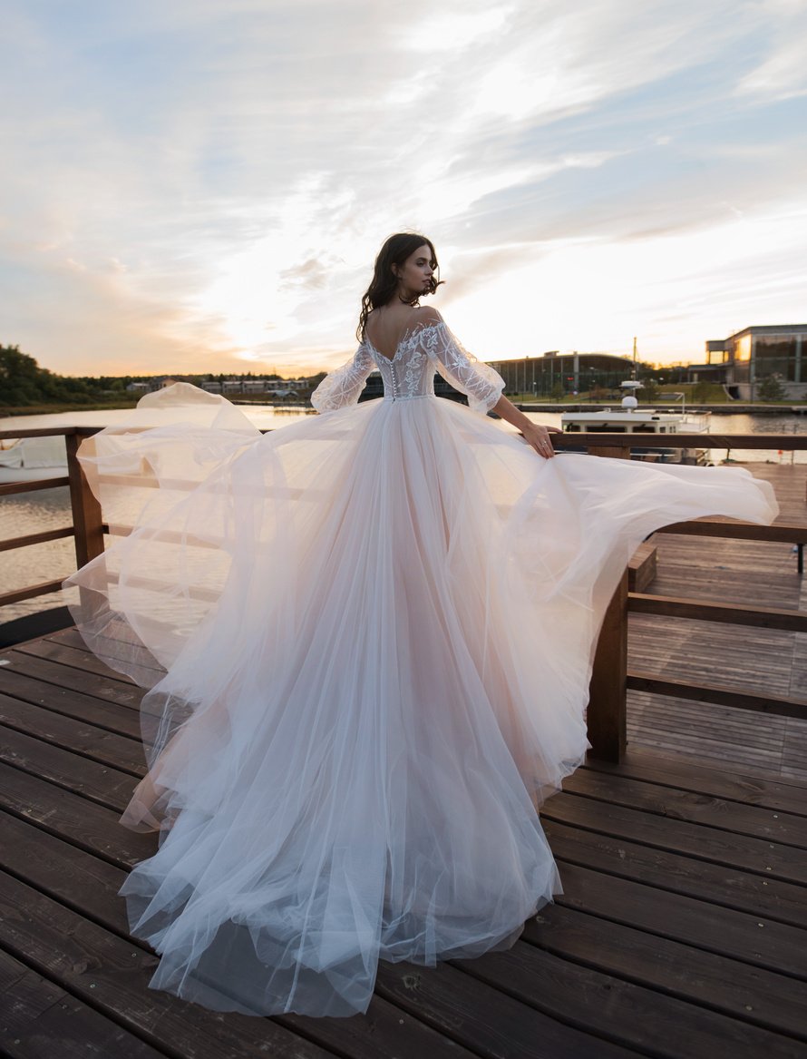 Свадебное платье с сеткой