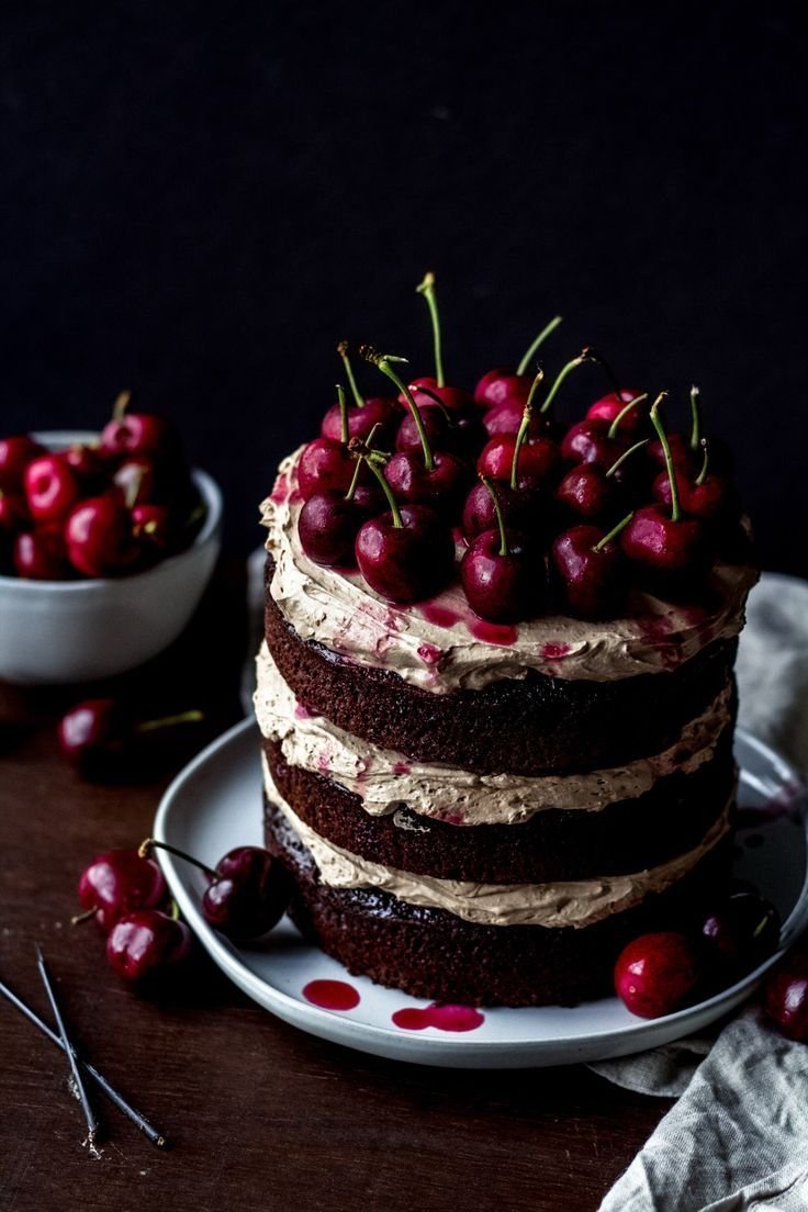Торт шоколадный с вишней и творожным кремом от Рената Агзамова