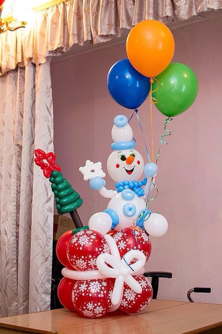 Новогоднее украшение шарами воздушными