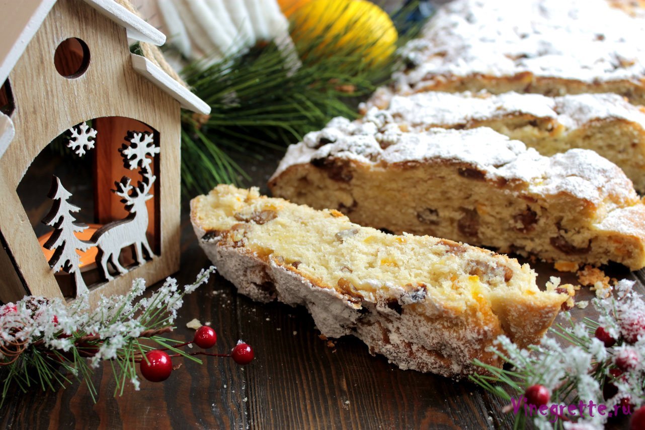 Немецкие рождественские рецепты. Дрезденский штоллен (Dresdner Stollen). Дрезденский Рождественский штоллен. Дрезденский Рождественский кекс штоллен. Штоллен Рождественский пирог Дрезден.