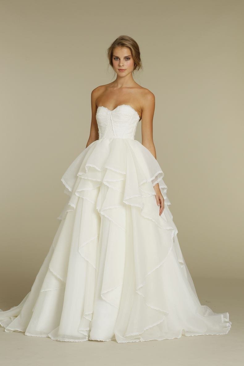 Свадебное платье ассиметричное