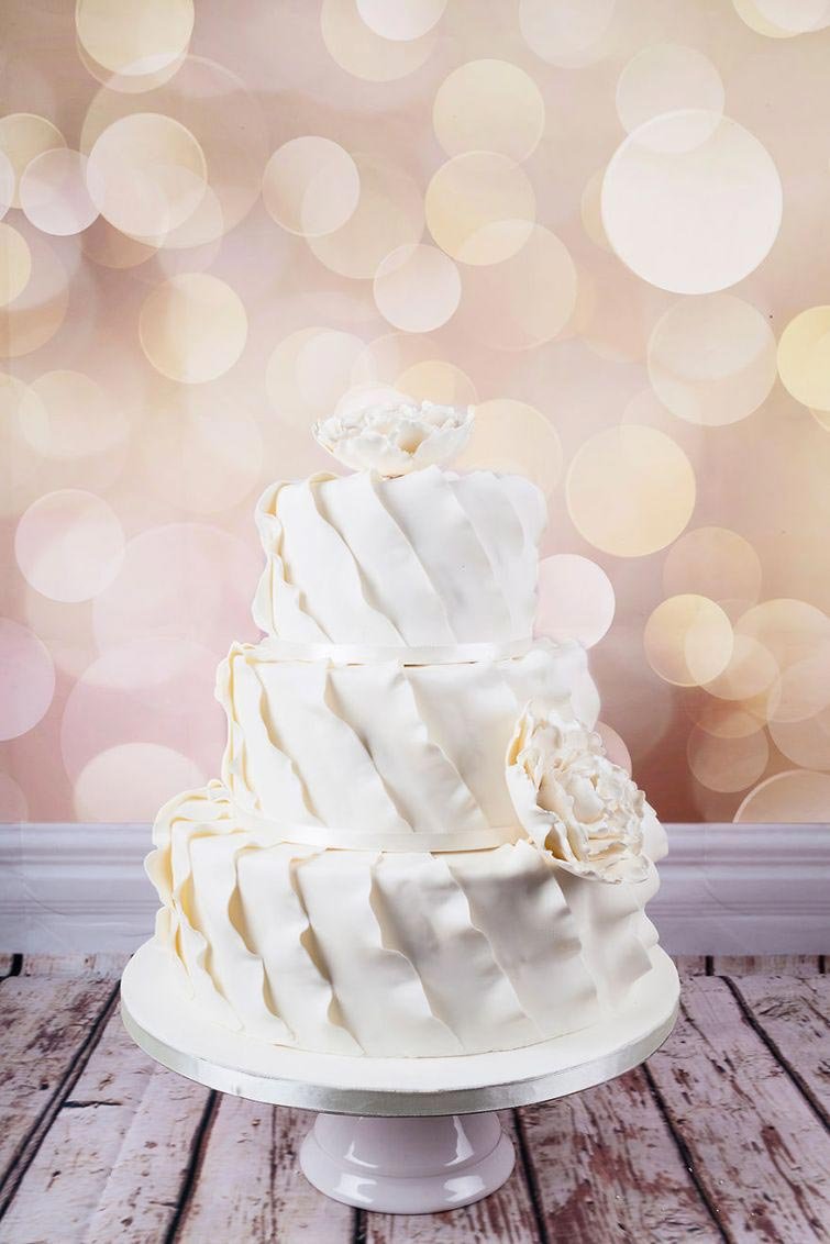 Свадебный торт светлый