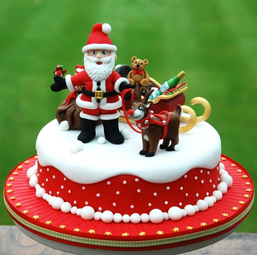 Торт с фигуркой Деда Мороза