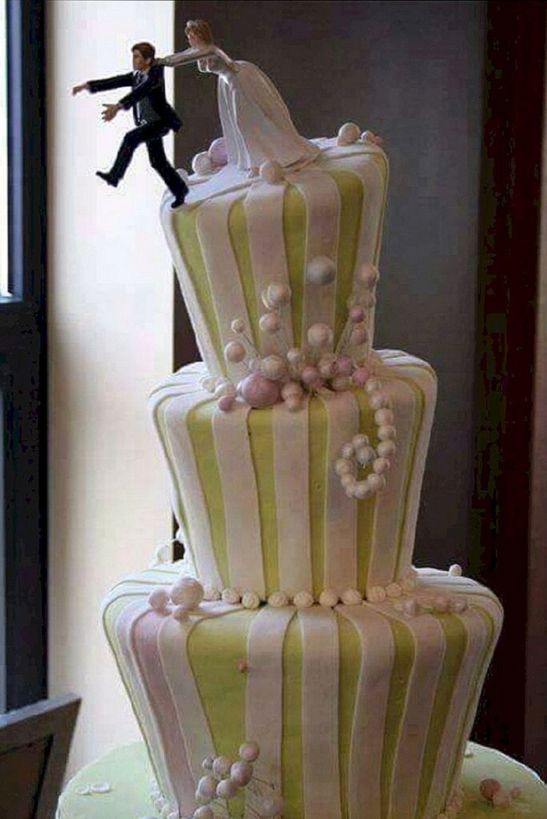 Свадебный торт двухъярусный необычный