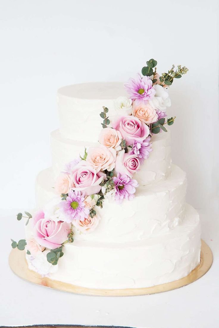 Свадебные торты с живыми цветами Каскад