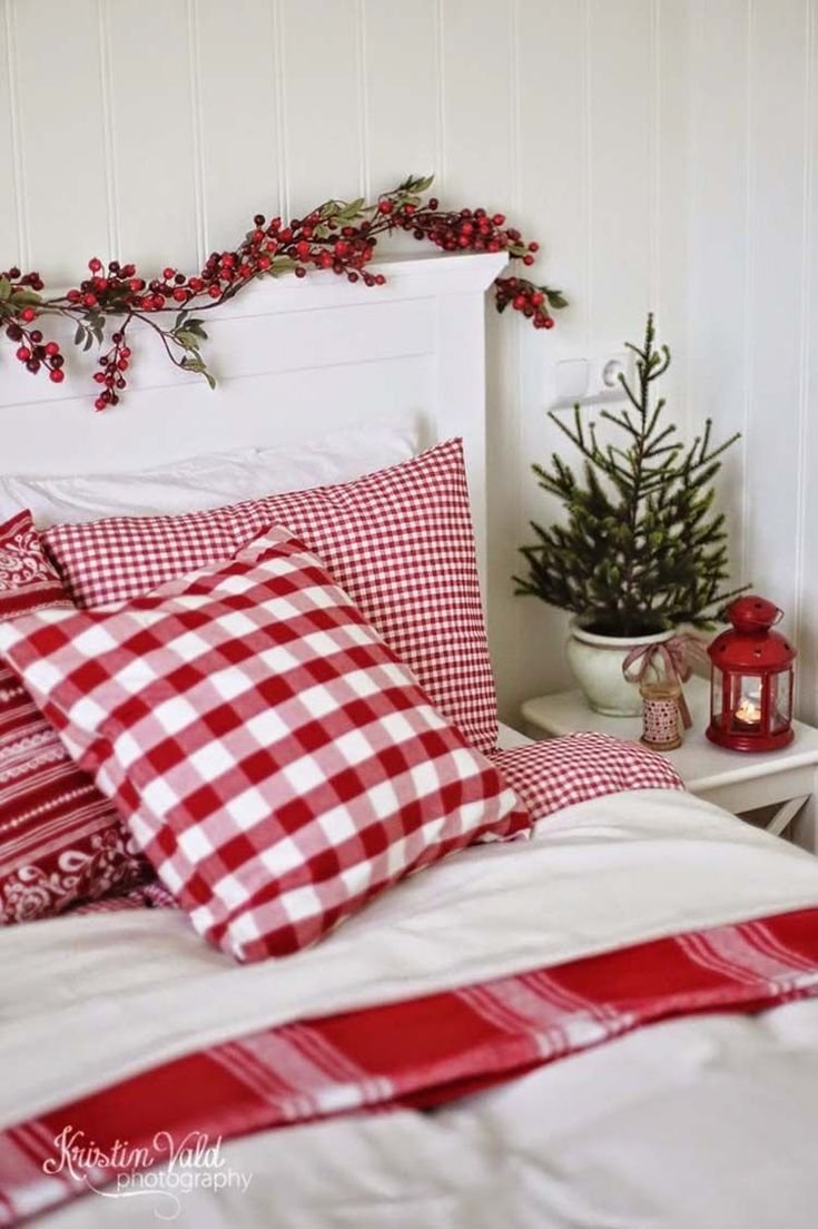 Рождественский декор спальни
