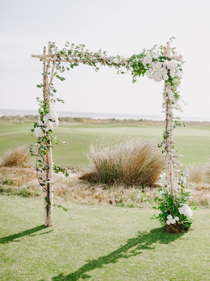 Свадебная арка из полевых цветов