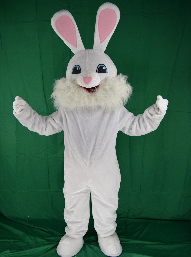 Ребенок в костюме зайца