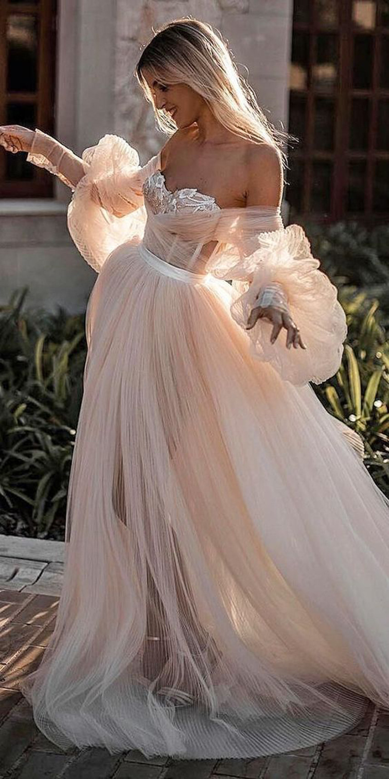 Романтичное свадебное платье