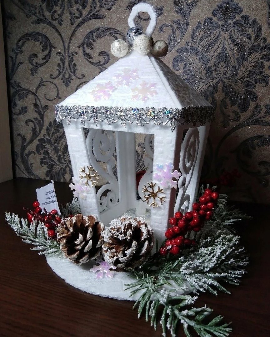 Рождественский фонарь из природных материалов | Christmas ornaments, Novelty christmas, Holiday