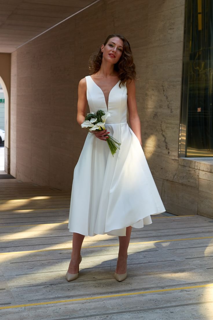 Свадебное платье с открытой спиной и длинными рукавами