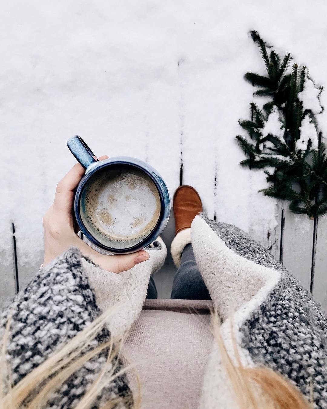 Теплого утра зима. Доброе утро зима. Зимний кофе. Снежное утро. Утренний кофе зимой.