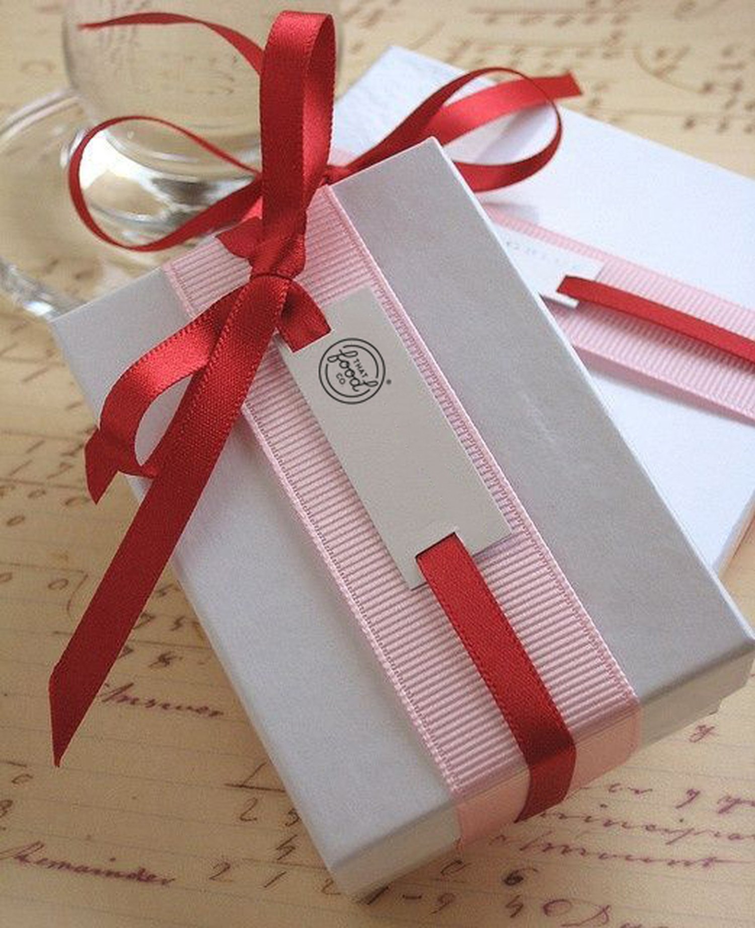 Завернуть подарок в подарочную. Подарки и упаковка. Красивая упаковка подарков. Оригинальная упаковка подарка. Необычная упаковка подарка.