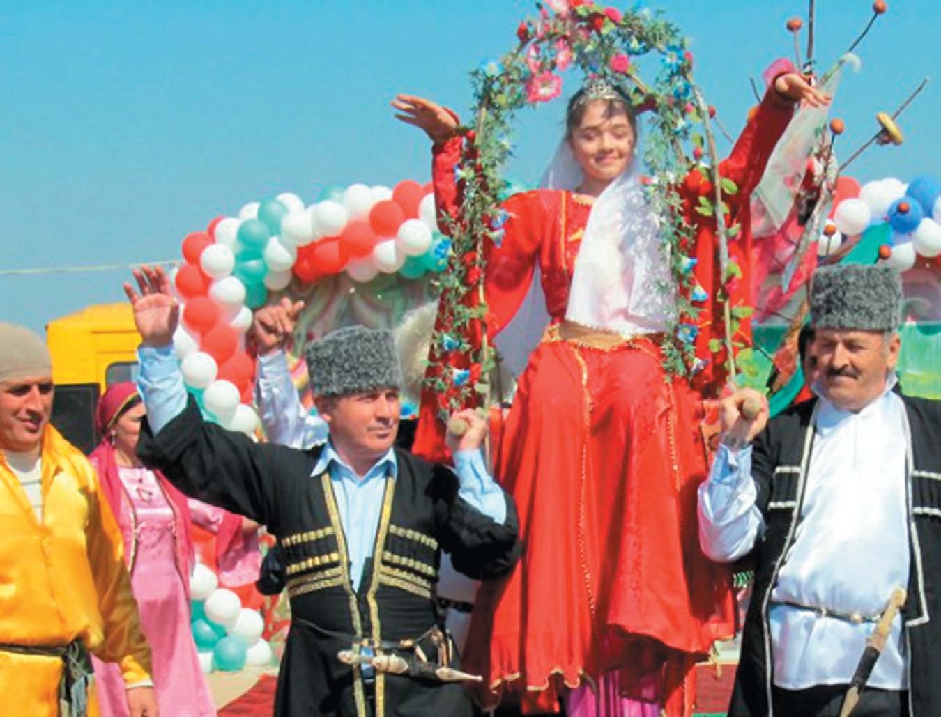 Наурыз в азербайджане. Навруз байрам в Дагестане. Национальный праздник Дагестана Новруз байрам. Цуьквер Сувар праздник цветов в Дагестане. Чечня празднование Новруз.