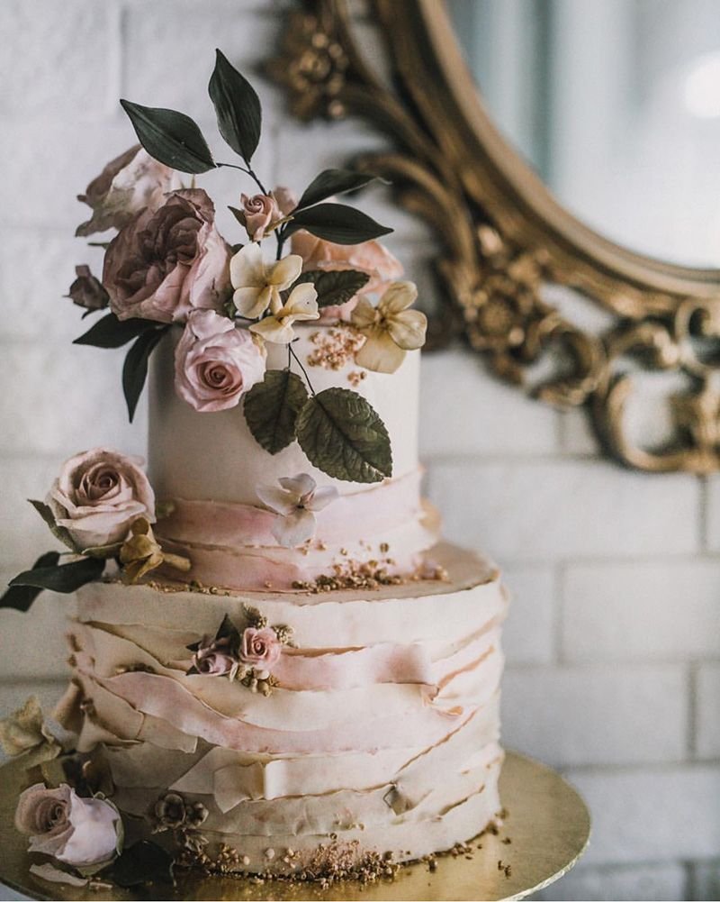 Уютный свадебный торт