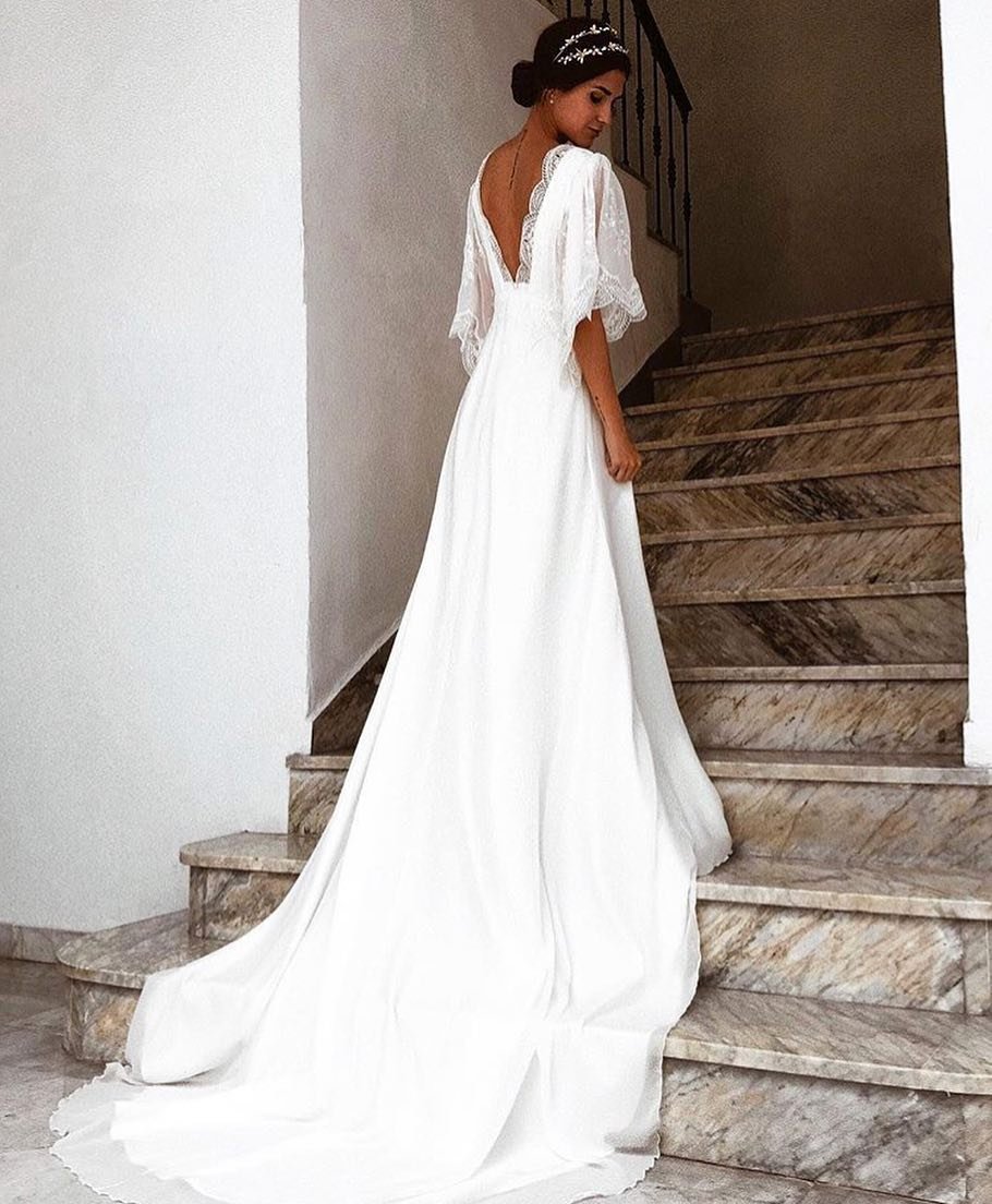 Белое платье в винтажном стиле