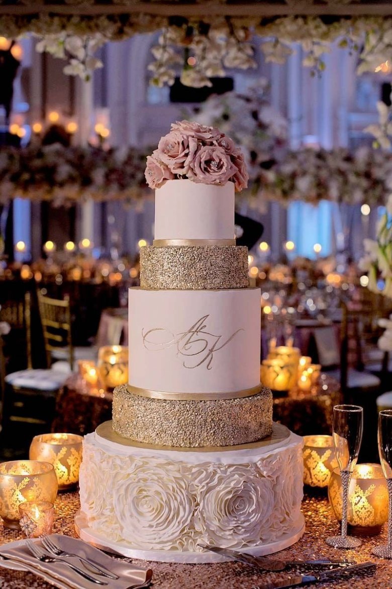 Свадебный торт в бежевых тонах