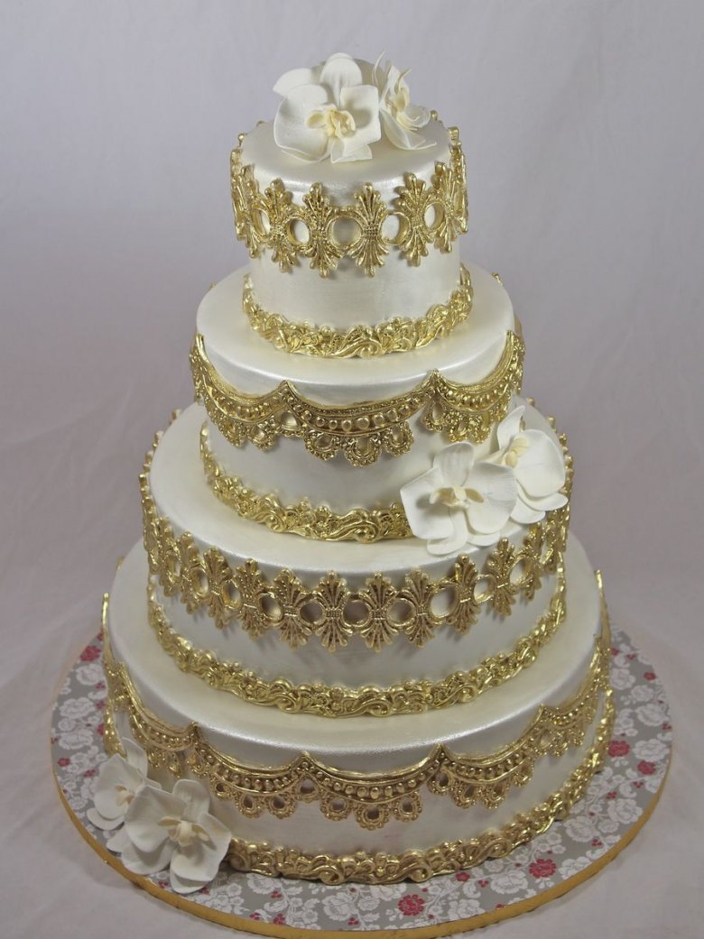Свадебный торт в золотом стиле
