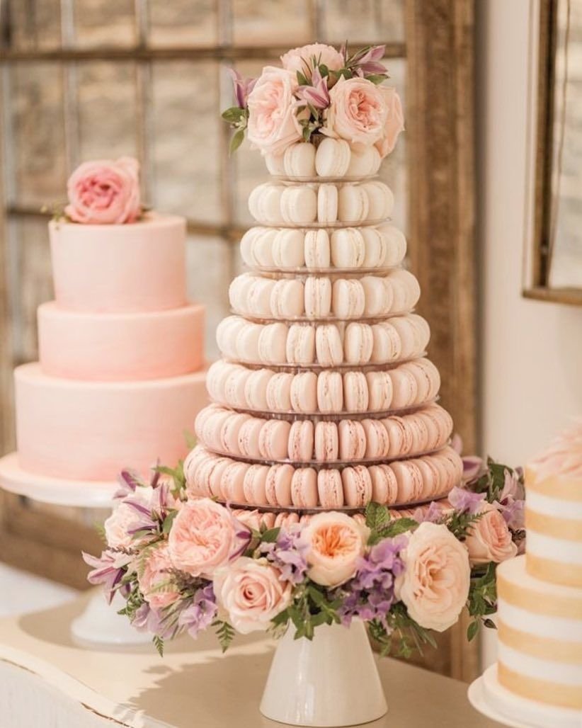 Антигравитационный свадебный торт